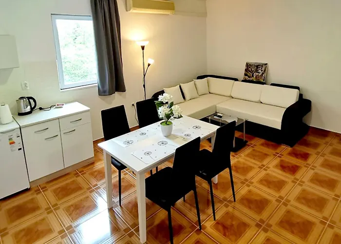 Tri Kralja - Three Kings In The Center With Private Parking