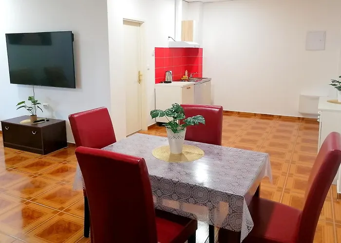 Tri Kralja - Three Kings In The Center With Private Parking شقة